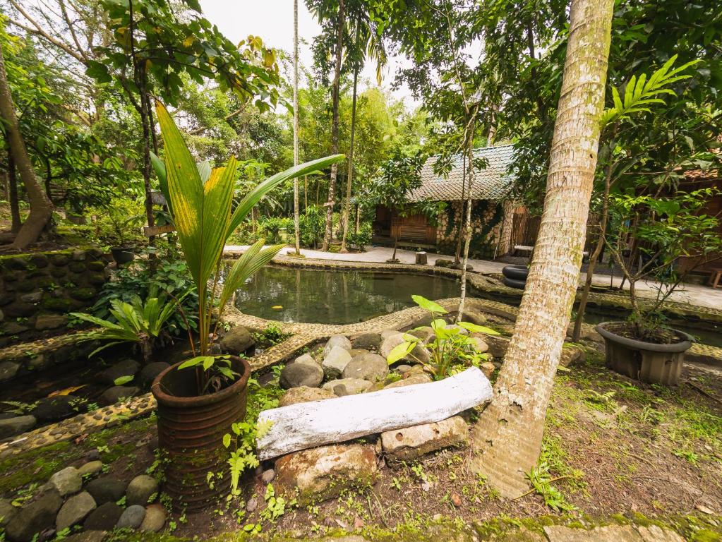 Zahrada ubytování Villa Kampung Ayem Riverside