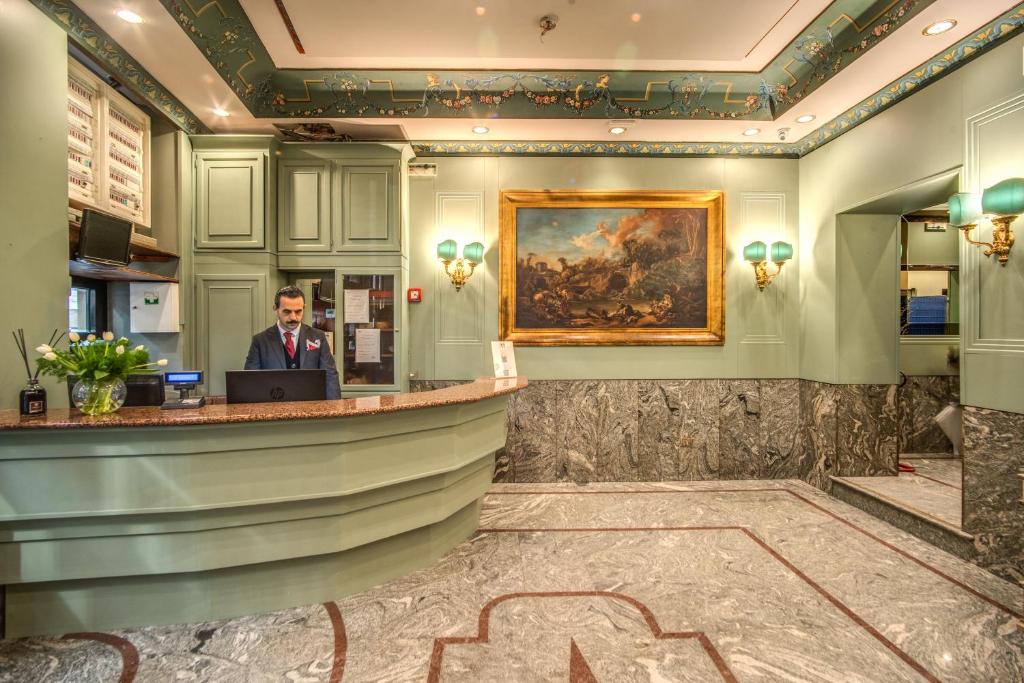 The lobby or reception area at Madison Hotel