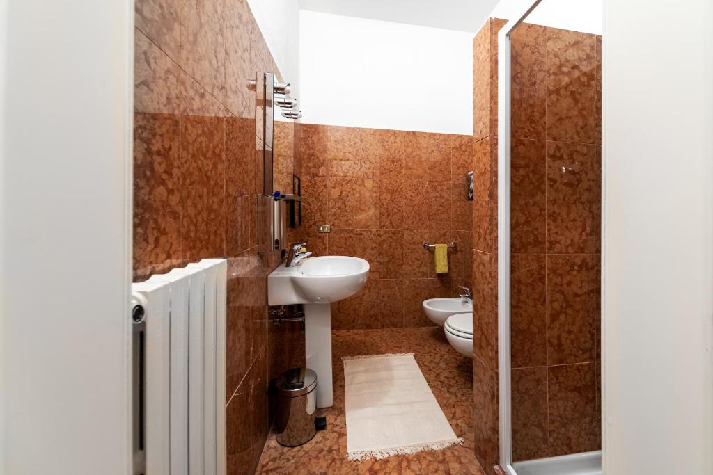 A bathroom at GetTheKey Fiore Giallo Apartment