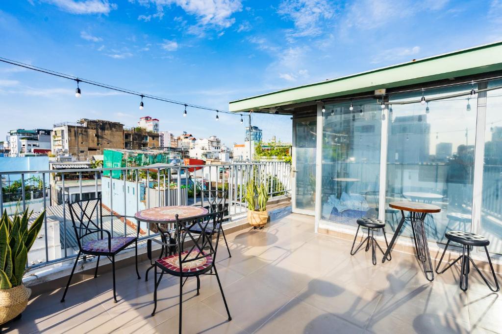 Ban công/sân hiên tại Ekomo Home - Central Saigon