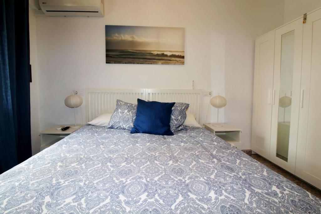 A bed or beds in a room at JACINTO 2 Playa Fuengirola