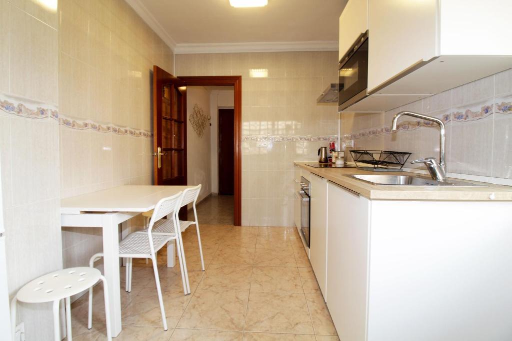 A kitchen or kitchenette at JACINTO 2 Playa Fuengirola