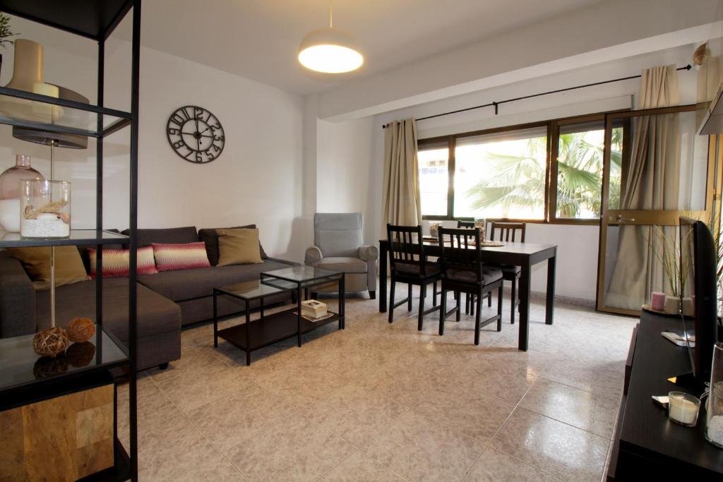 A seating area at JACINTO 2 Playa Fuengirola