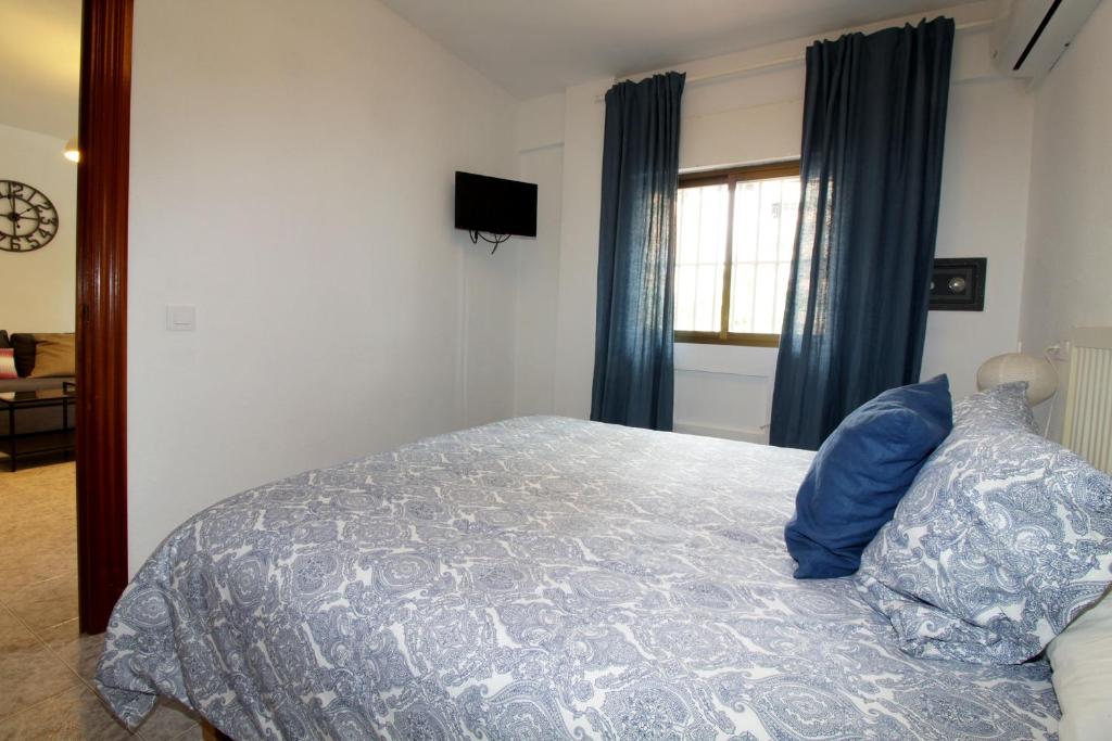 A bed or beds in a room at JACINTO 2 Playa Fuengirola