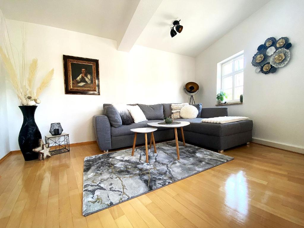 a living room with a couch and a table at Appartement DOM I - Erfurt Domplatz in Erfurt