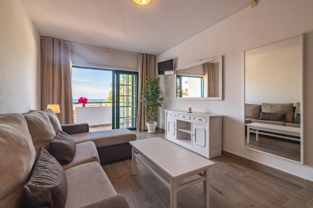 A seating area at Aparthotel Neptuno Costadeje