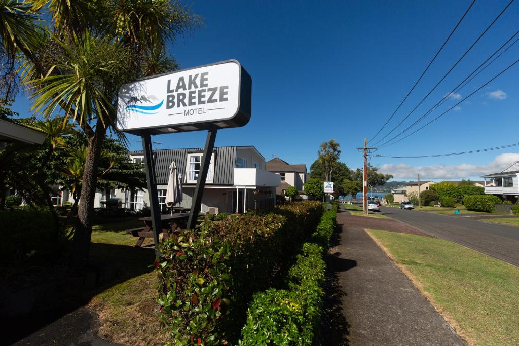 Lake Breeze Motel - Resim 1