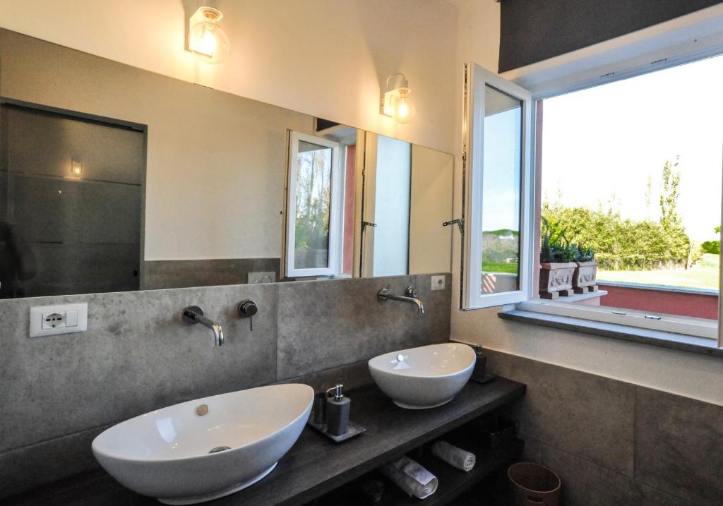 A bathroom at Tenuta Bussete Country Hotel