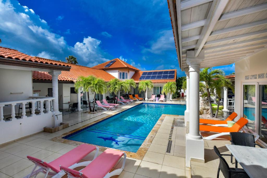 Bazén v ubytování Boutique Hotel Swiss Paradise Aruba Villas and Suites nebo v jeho okolí