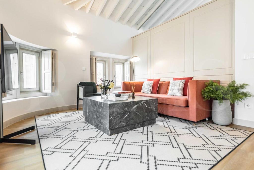 Posedenie v ubytovaní Penthouse with private rooftop in the heart of Malaga by REMS
