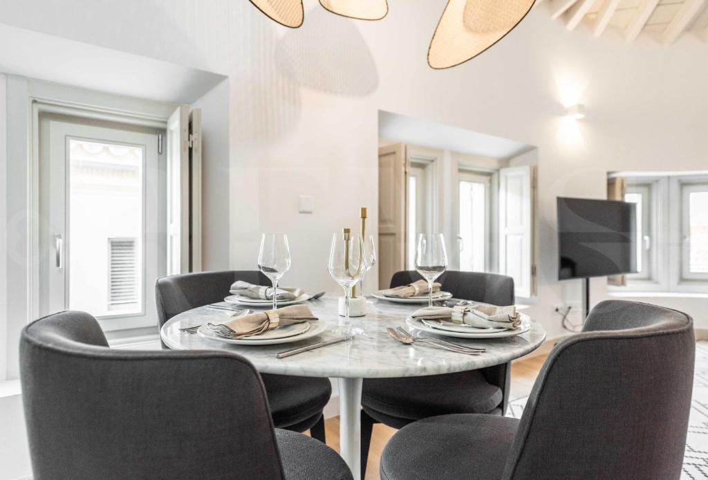 Posedenie v ubytovaní Penthouse with private rooftop in the heart of Malaga by REMS