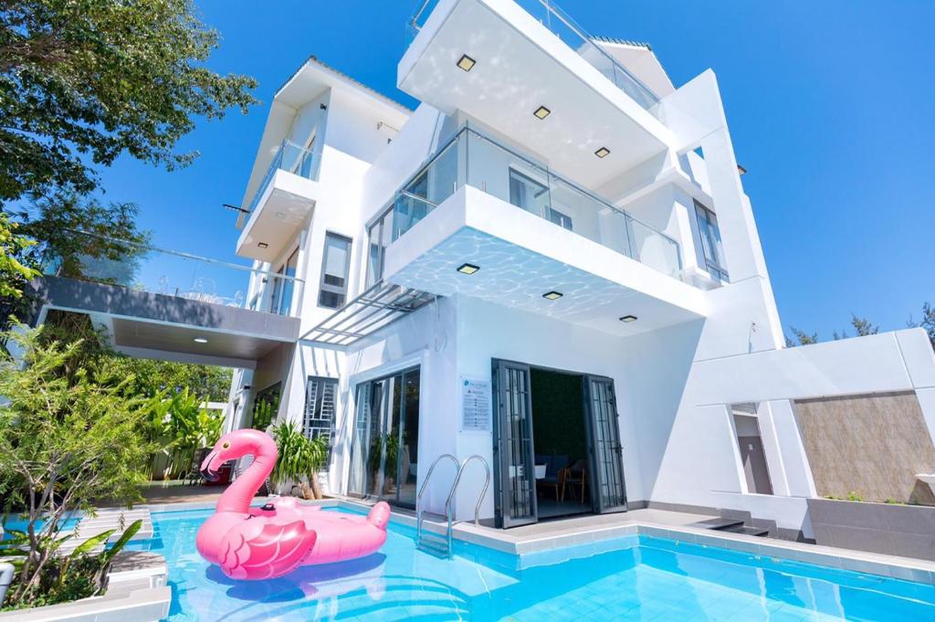 Hồ bơi trong/gần Minh Phước Villa
