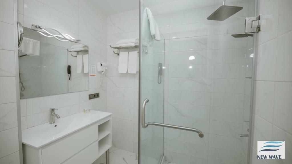 Ванна кімната в New Wave Hotel
