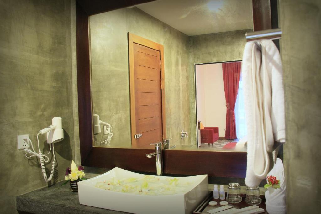 Koupelna v ubytování Mekong Angkor Palace Hotel