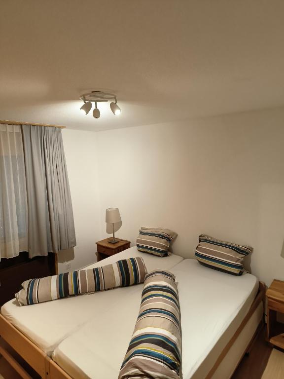 Postel nebo postele na pokoji v ubytování Schöne und Moderne Ferienwohnung