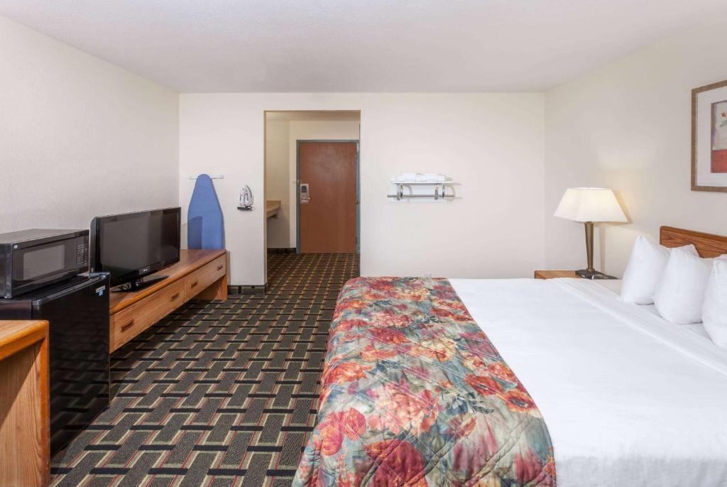 Baymont by Wyndham Decatur - Queen Room - Acceso A Movilidad/no Fumar