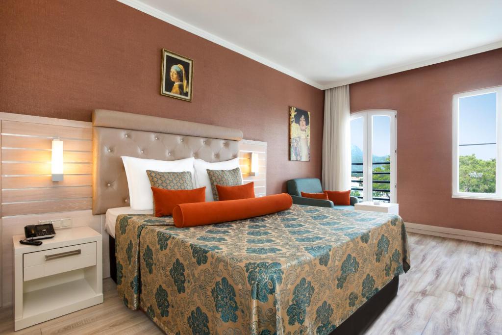 Postel nebo postele na pokoji v ubytování Orange County Kemer