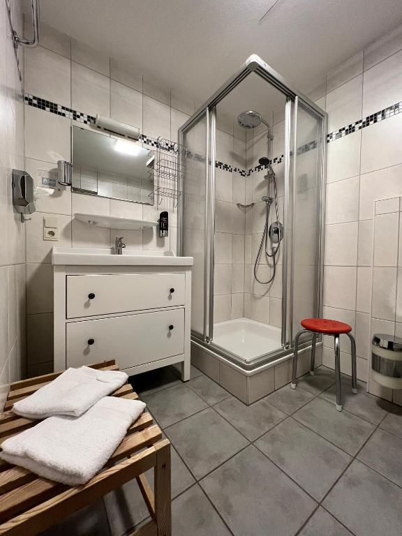 Koupelna v ubytování Günstige Zimmer im Spessart