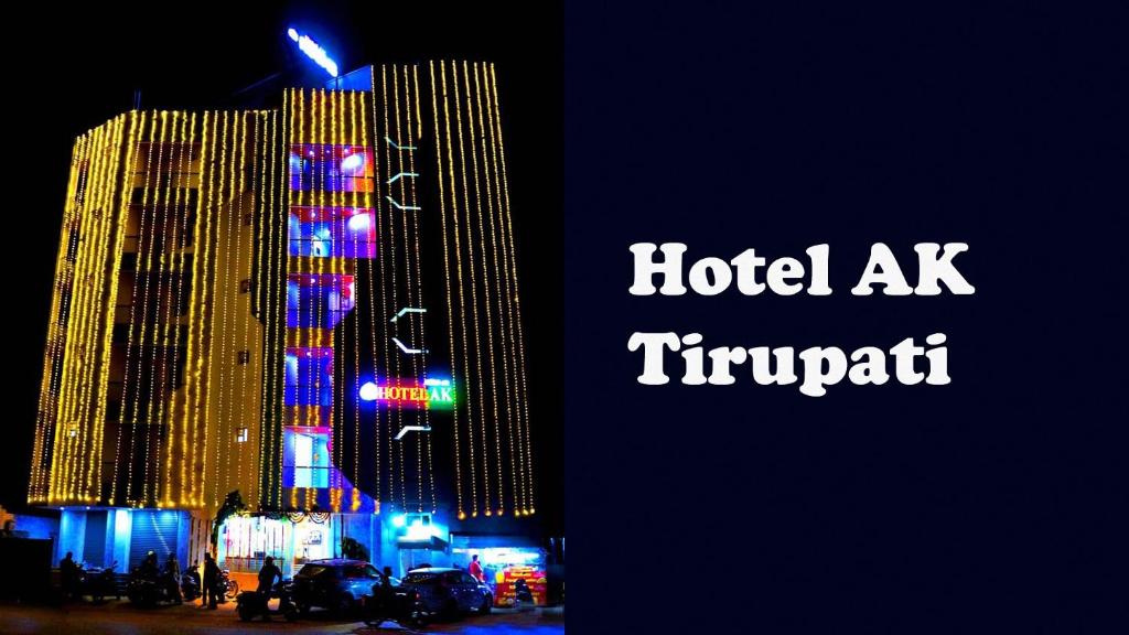 un'immagine di un hotel di notte con la scritta hotel akutra di Hotel AK Tirupati a Tirupati