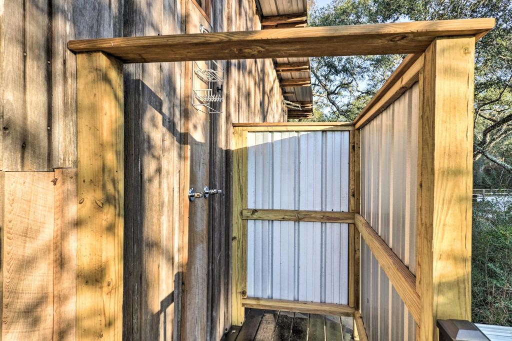 Fort WhiteにあるFort White Retreat Deck and River Access!のギャラリーの写真