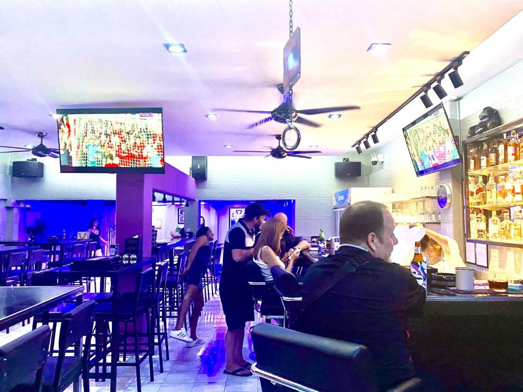 Barzilla Bar And Guesthouse - Resim 5