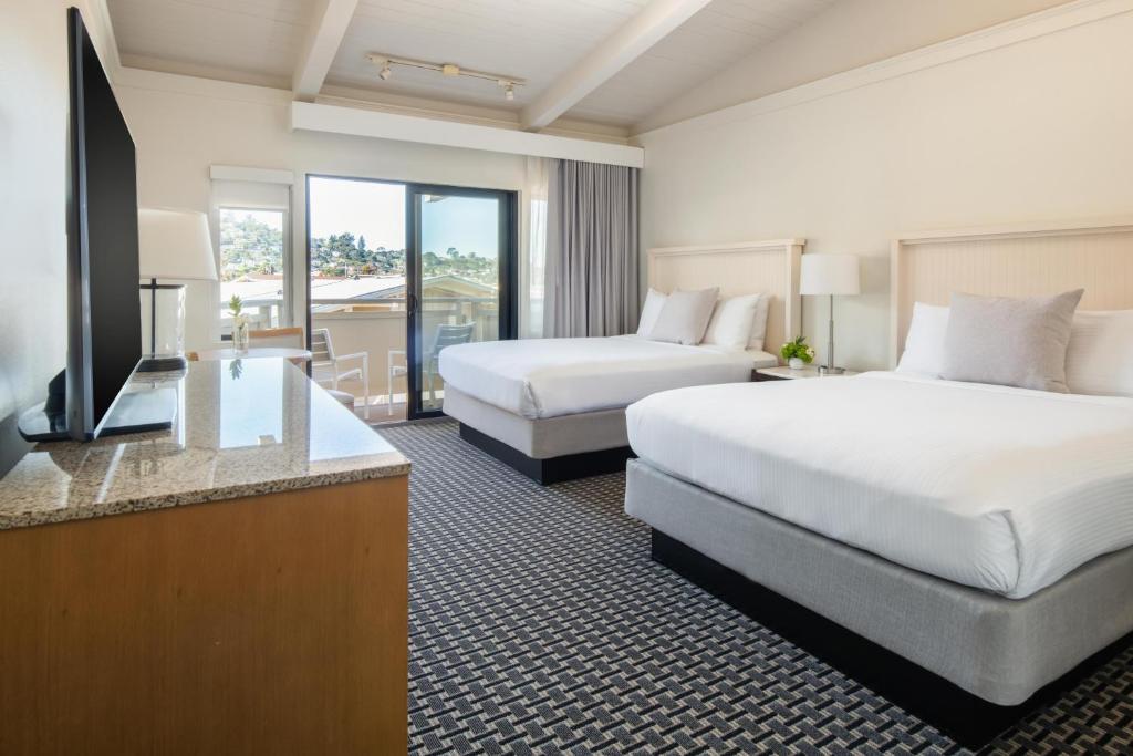 The Lodge at Tiburon - 