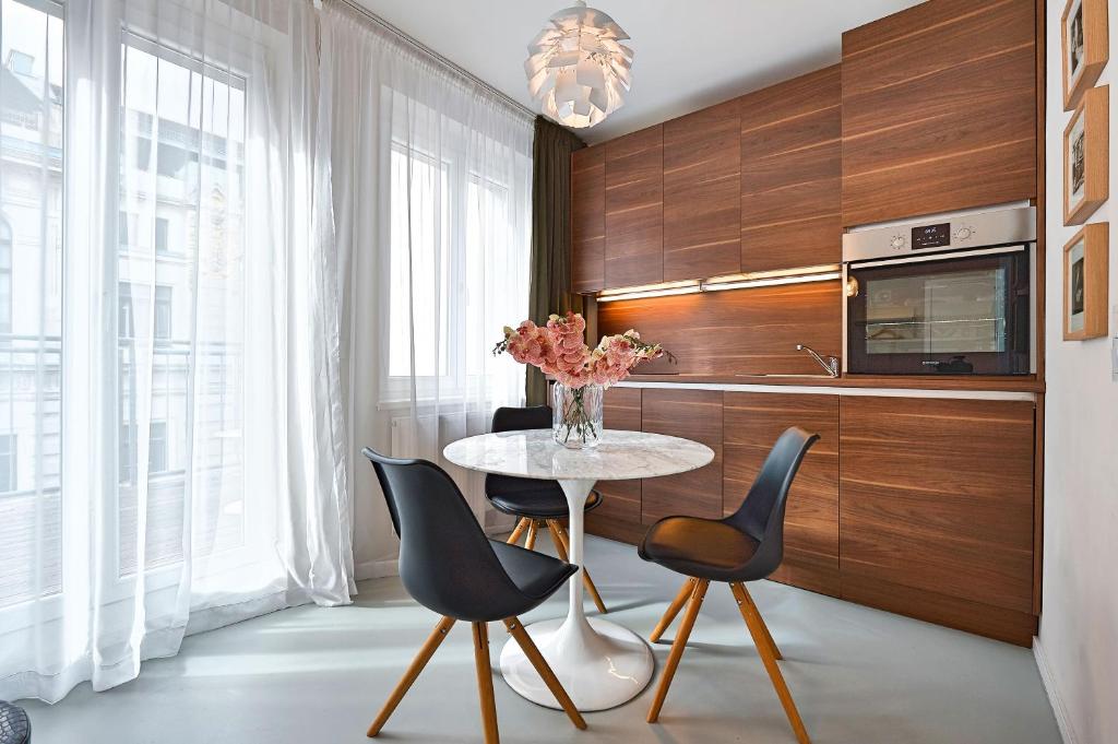 Kuchyň nebo kuchyňský kout v ubytování HeyMi Apartments Mondschein
