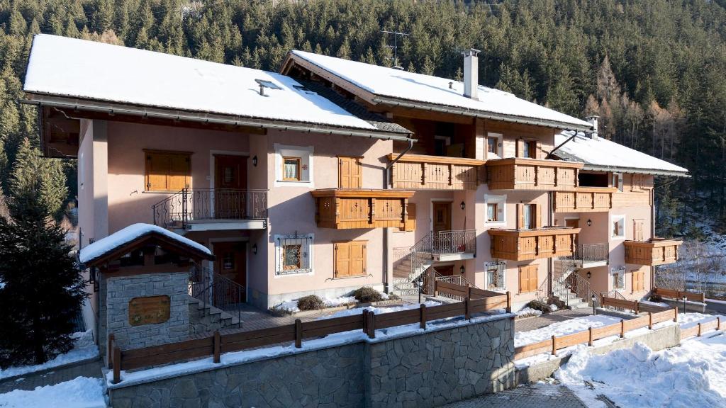 una casa in montagna nella neve di Italianway - Roma 23 a Valdisotto