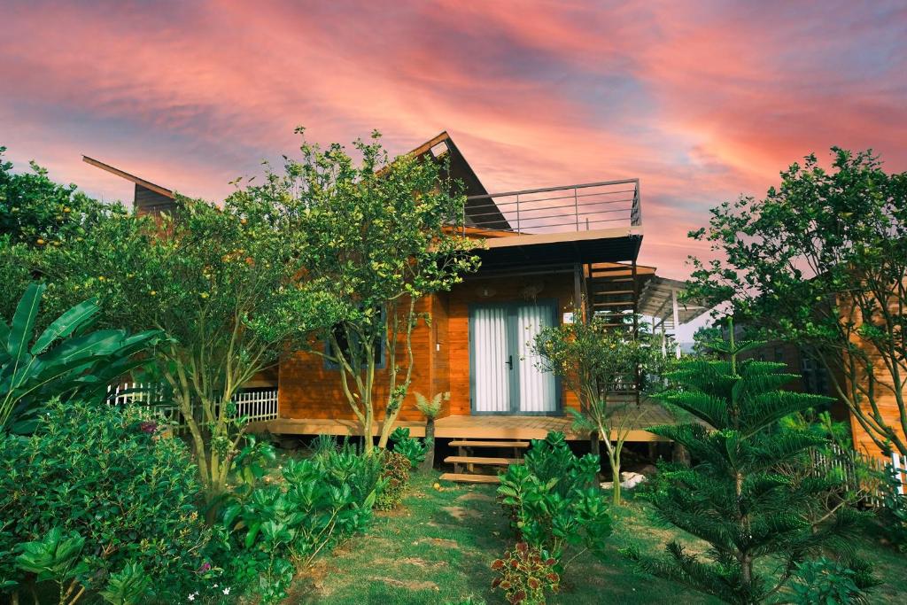 The Eco Tropicana Garden