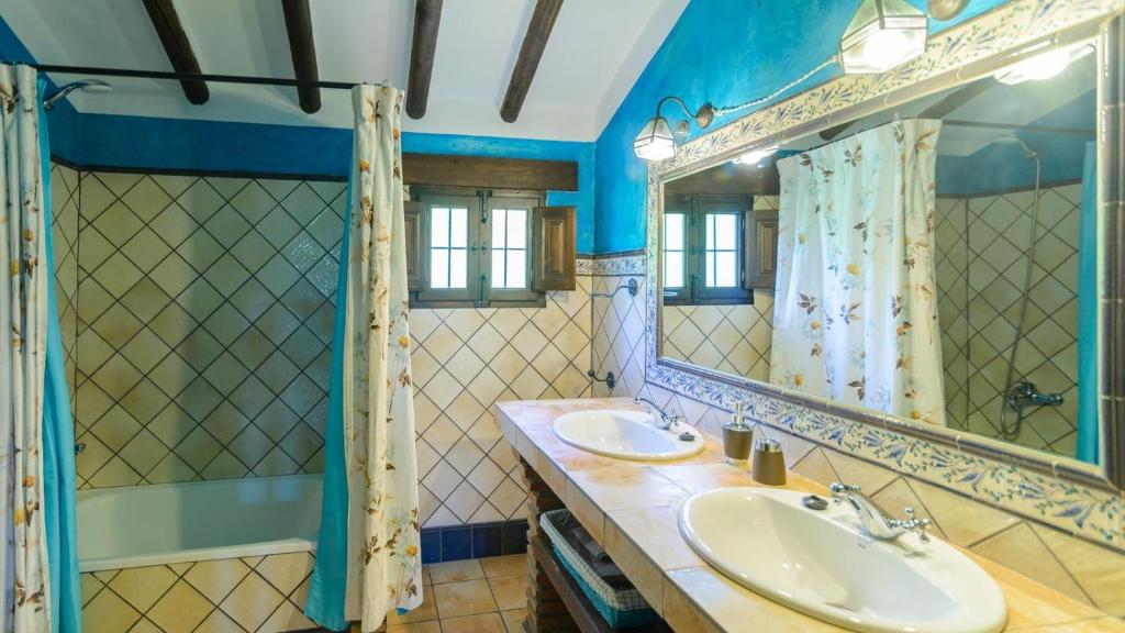 Kúpeľňa v ubytovaní Combinación Cortijo y Mirador Casablanca Priego de Córdoba by Ruralidays