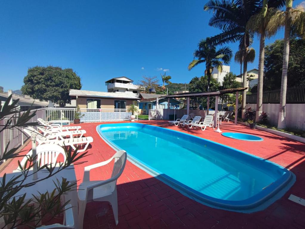 Πισίνα στο ή κοντά στο BRUNO KLEMTZ DK4 CASA PISCINA CHURRASQUEIRA SINUCA 3 AR WIFI 3 VaGAS 3 DORM