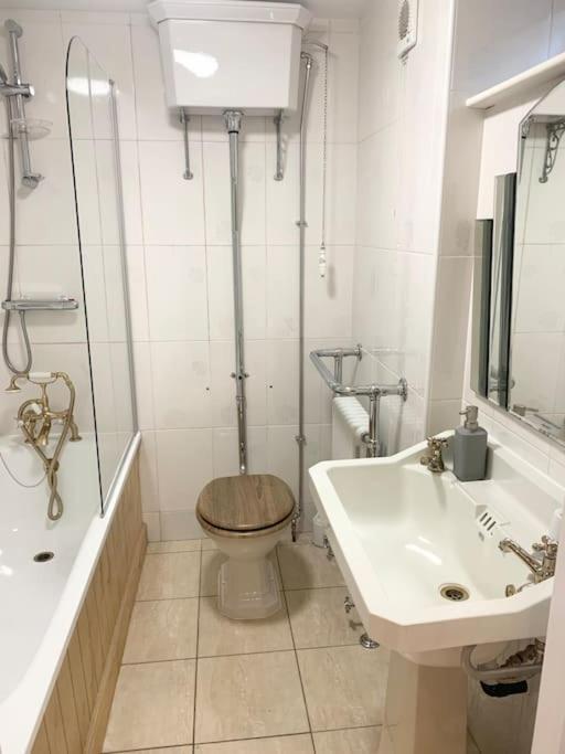 Artist Hideaway Main Street Haworth 7