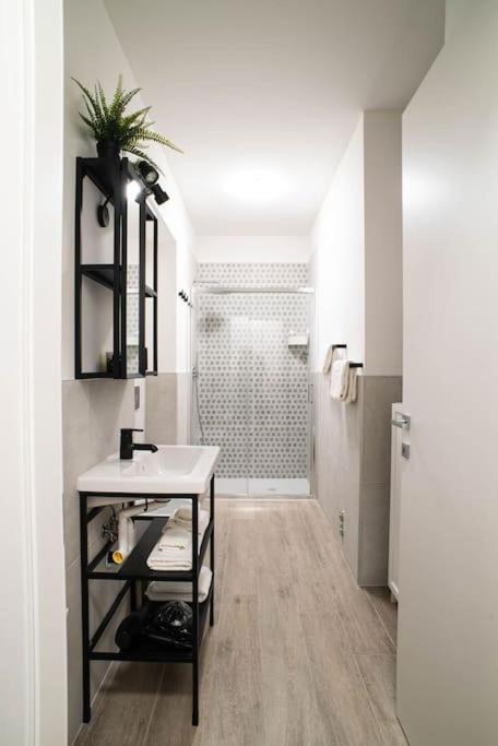 A bathroom at IM Apartments - Appartamento in zona Piazza Repubblica - Centrale