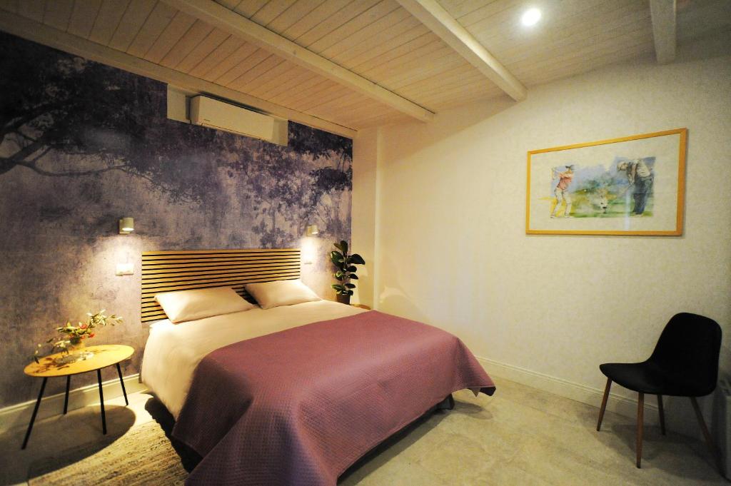 A bed or beds in a room at Tenuta Bussete Country Hotel