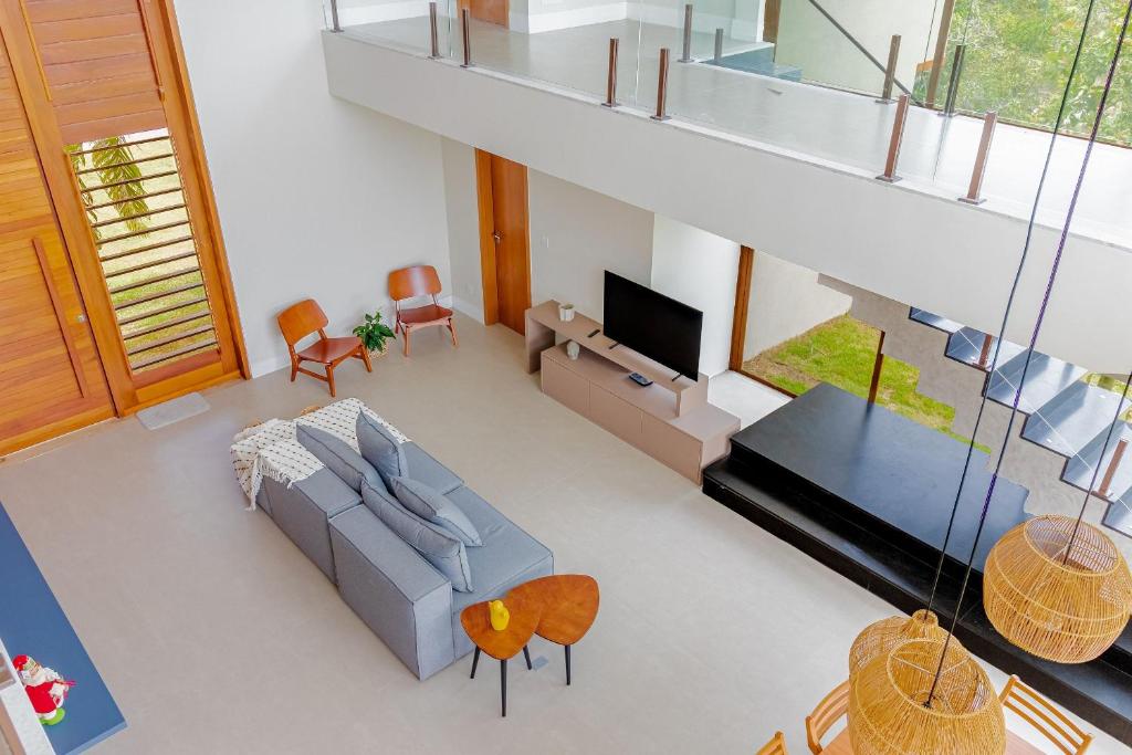 an overhead view of a living room with a couch and a television at PF47 Excelente Casa 5 Suítes - Praia do Forte in Mata de Sao Joao