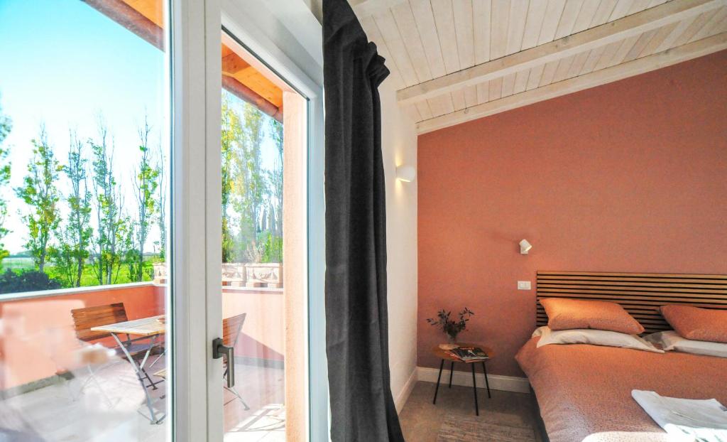 A bed or beds in a room at Tenuta Bussete Country Hotel