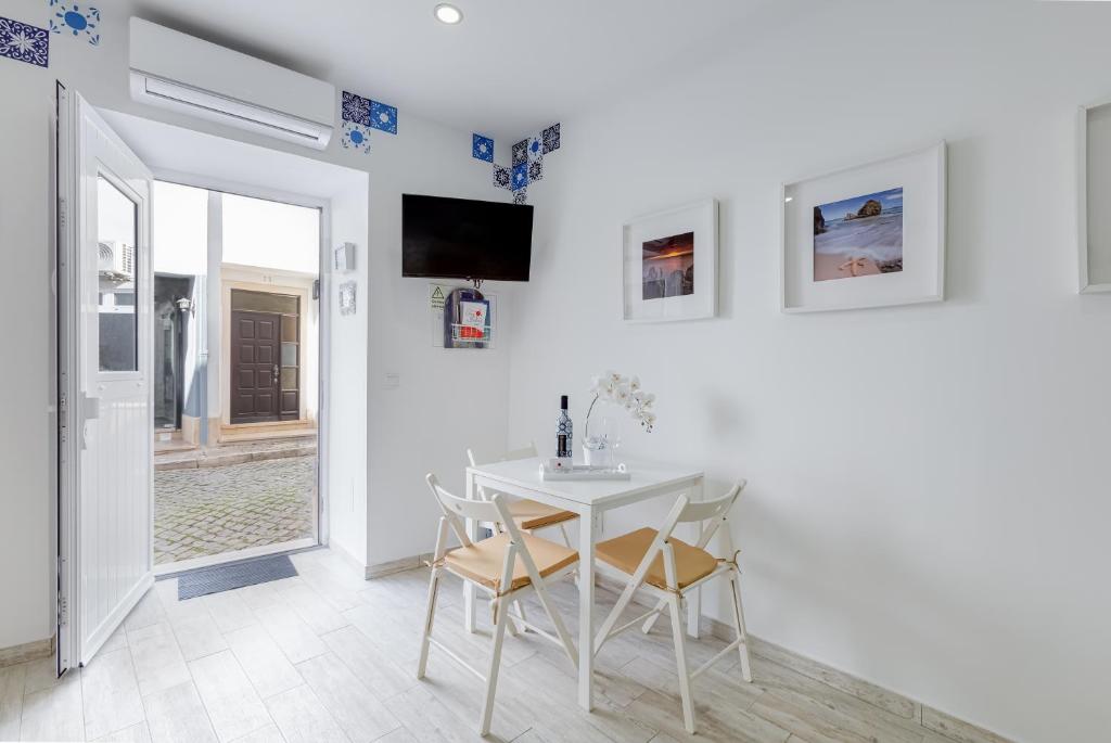 Chez Downtown Charm - Your Seaside Dream! photo