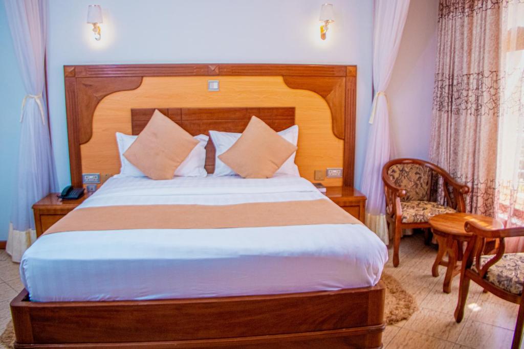 Postel nebo postele na pokoji v ubytování Grand Winston Hotel