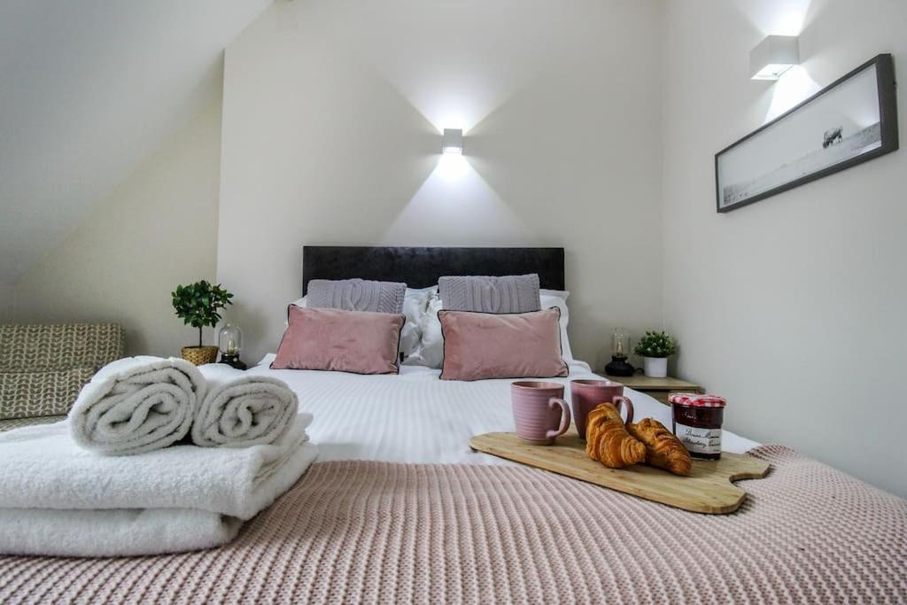 Luxurious 2 Bedroom Apartment in City Centre - Apartamento De Dos Dormitorios