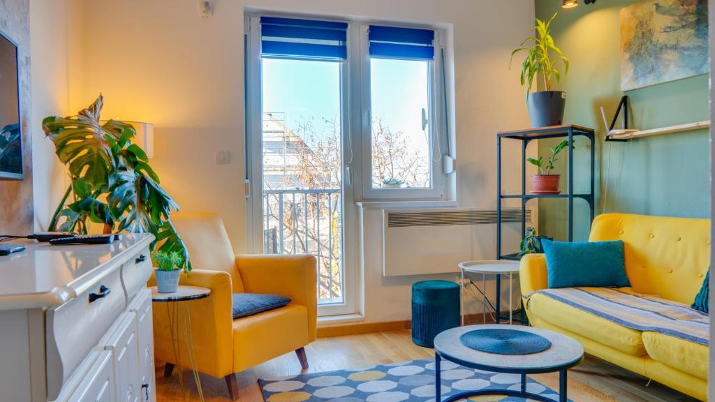 Un lugar para sentarse en SPA apartment YANG - hot tub, sauna, spa