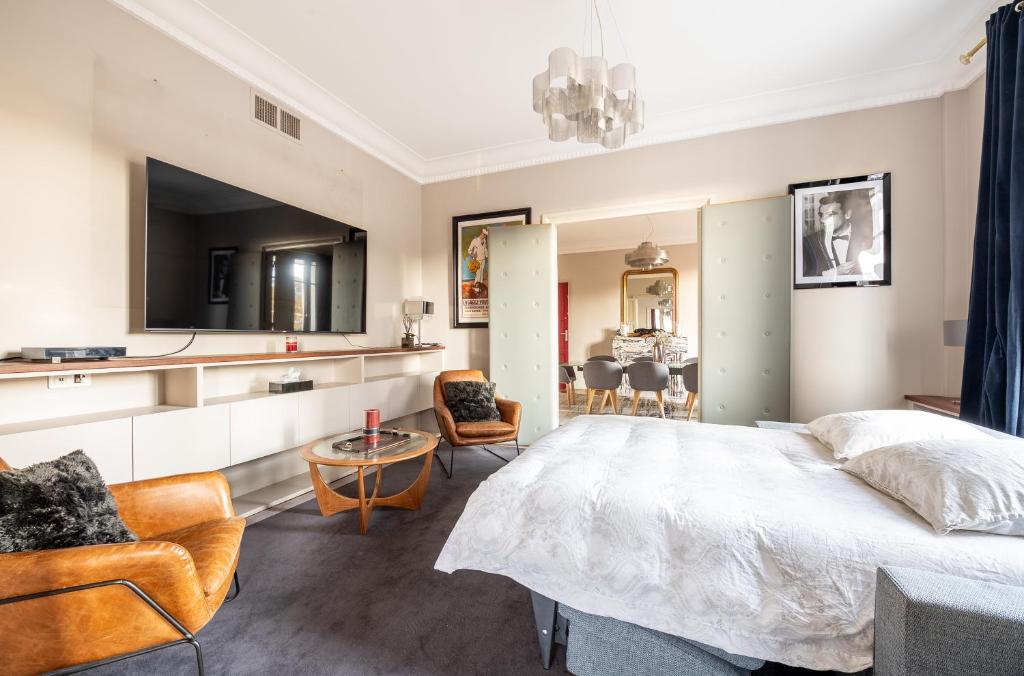 Posteľ alebo postele v izbe v ubytovaní Spacieux et élégant appartement Porte des ternes