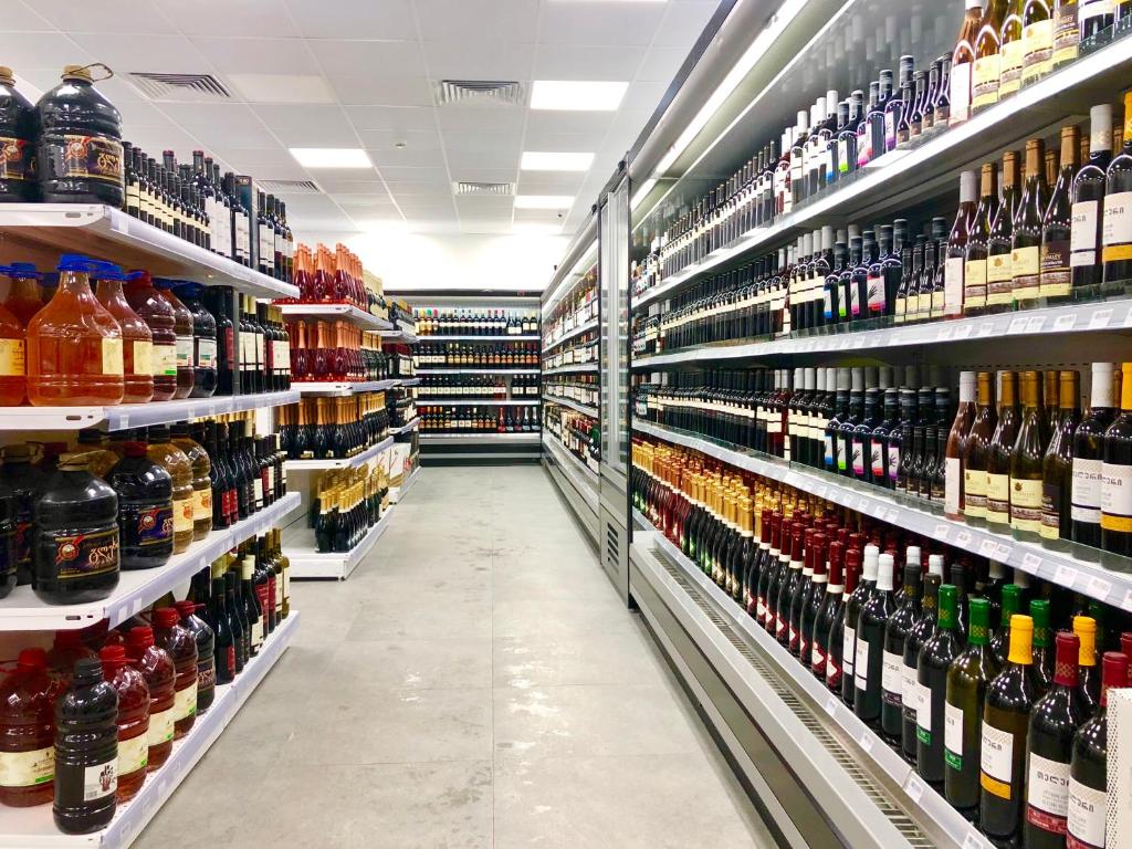 Supermarket nebo jiné obchody v  apartmánu nebo okolí