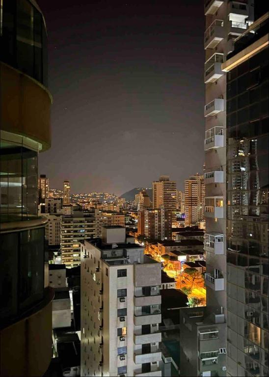 Estanconfor Santos Vista Mar 4 AC Garagem sacada fechada - Apartment With Sea View