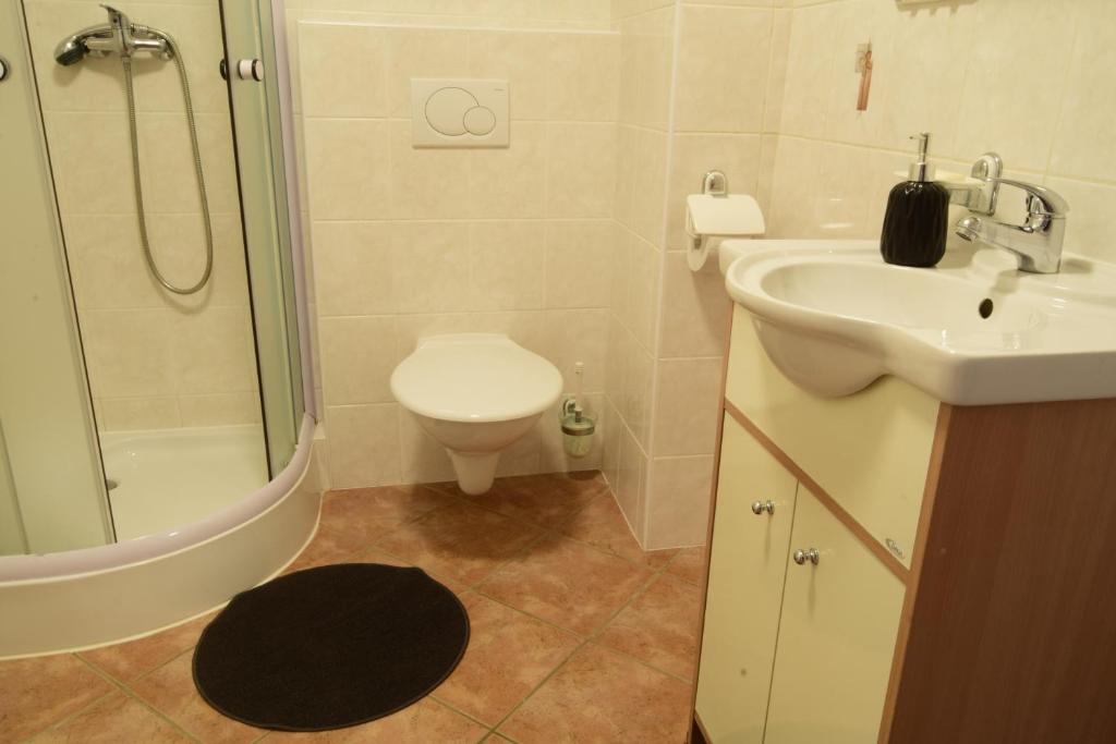 Koupelna v ubytování Apartmány Černý Důl