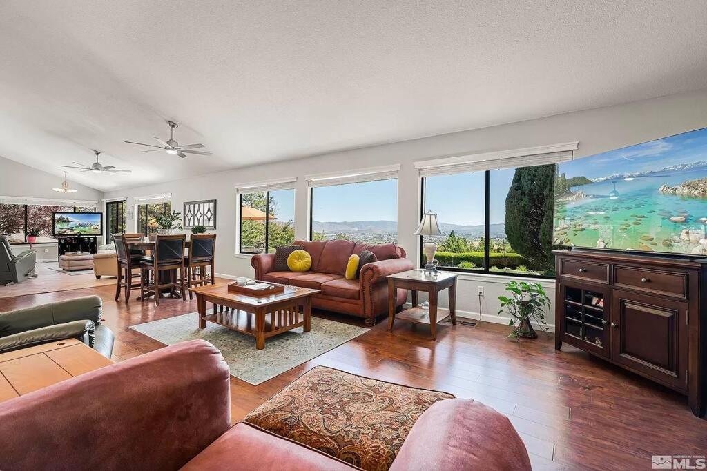 Villa Private luxury home with BIG views in Reno. Sleeps 6, USA