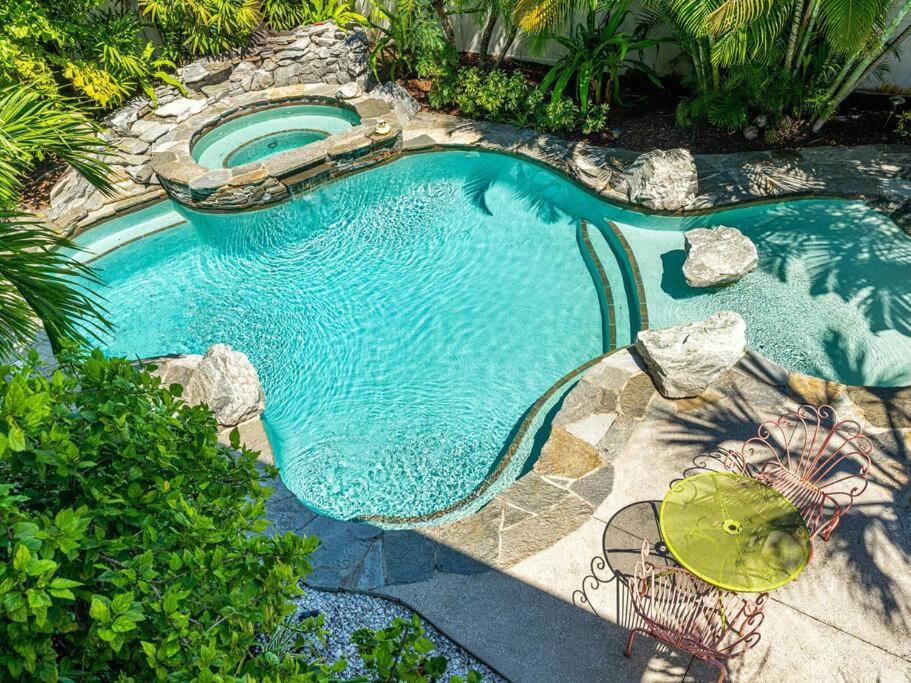 Amazing Village Cottage! Walk to Whitney Beach!, Longboat Key Updated