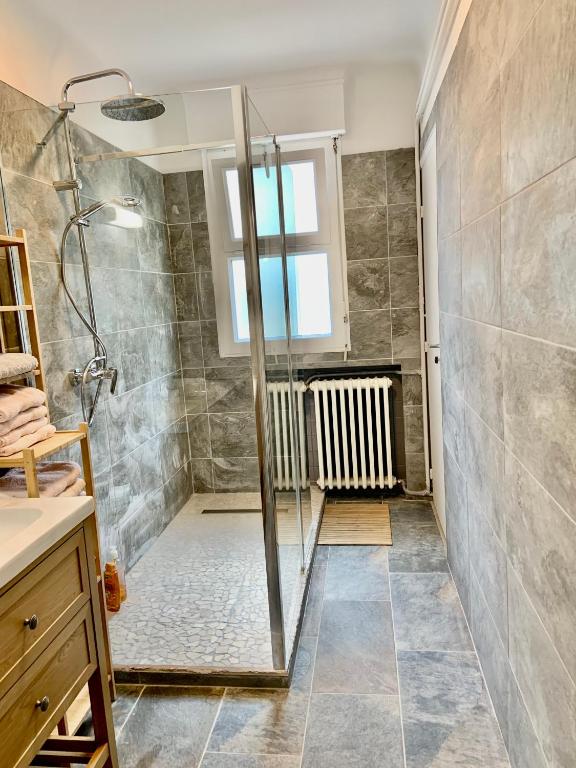 Kúpeľňa v ubytovaní GRAND Appartement 85m2 centre ville de BIARRITZ 6 pers