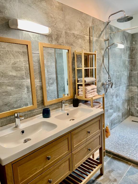 Kúpeľňa v ubytovaní GRAND Appartement 85m2 centre ville de BIARRITZ 6 pers