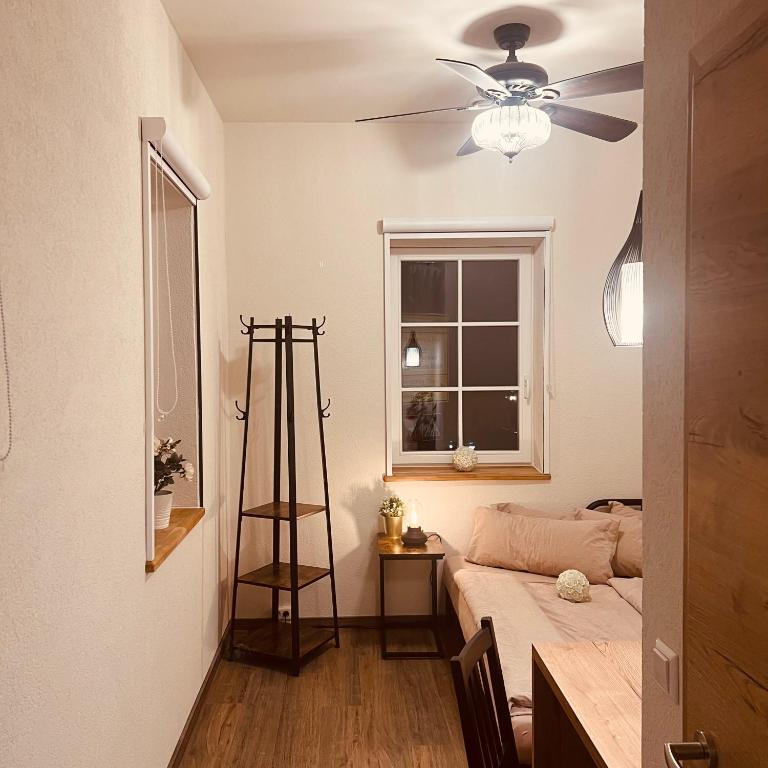 Postel nebo postele na pokoji v ubytování Rose Boardinghouse 24h-7d Self Check-In Automat
