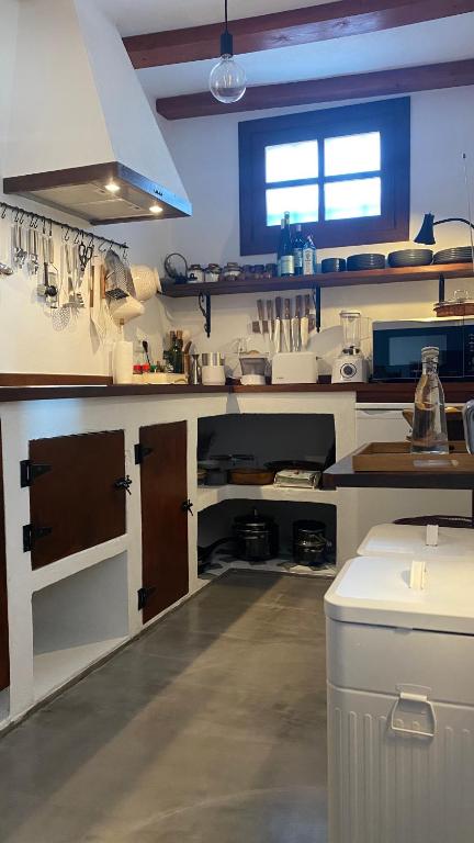 a large kitchen with a lot of appliances in it at Casa Moni con Vistas al Mar in Playa de Santiago